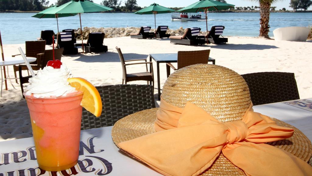 Dreamview Beachfront Hotel & Resort Клиъруотър Бийч Екстериор снимка