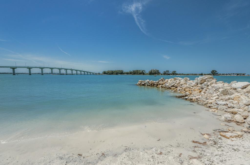 Dreamview Beachfront Hotel & Resort Клиъруотър Бийч Екстериор снимка