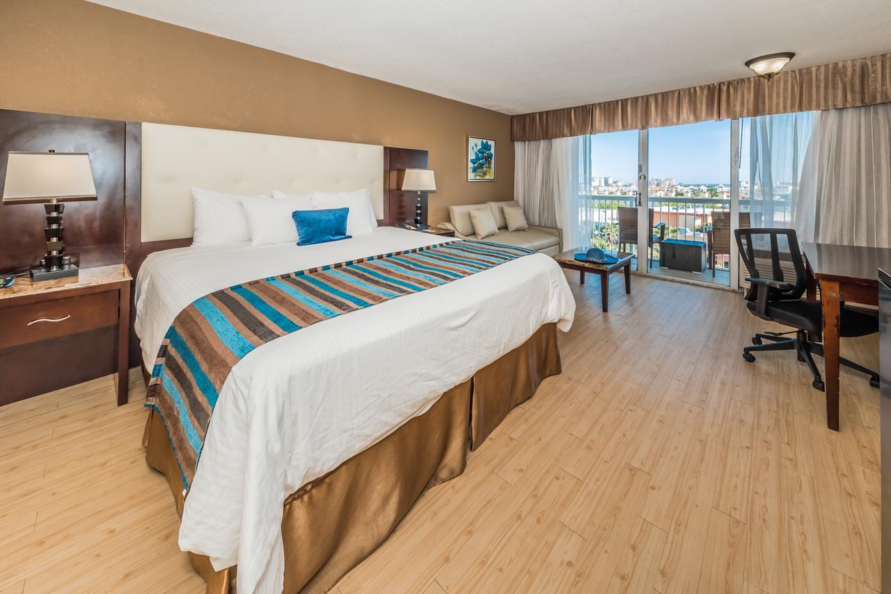 Dreamview Beachfront Hotel & Resort Клиъруотър Бийч Екстериор снимка