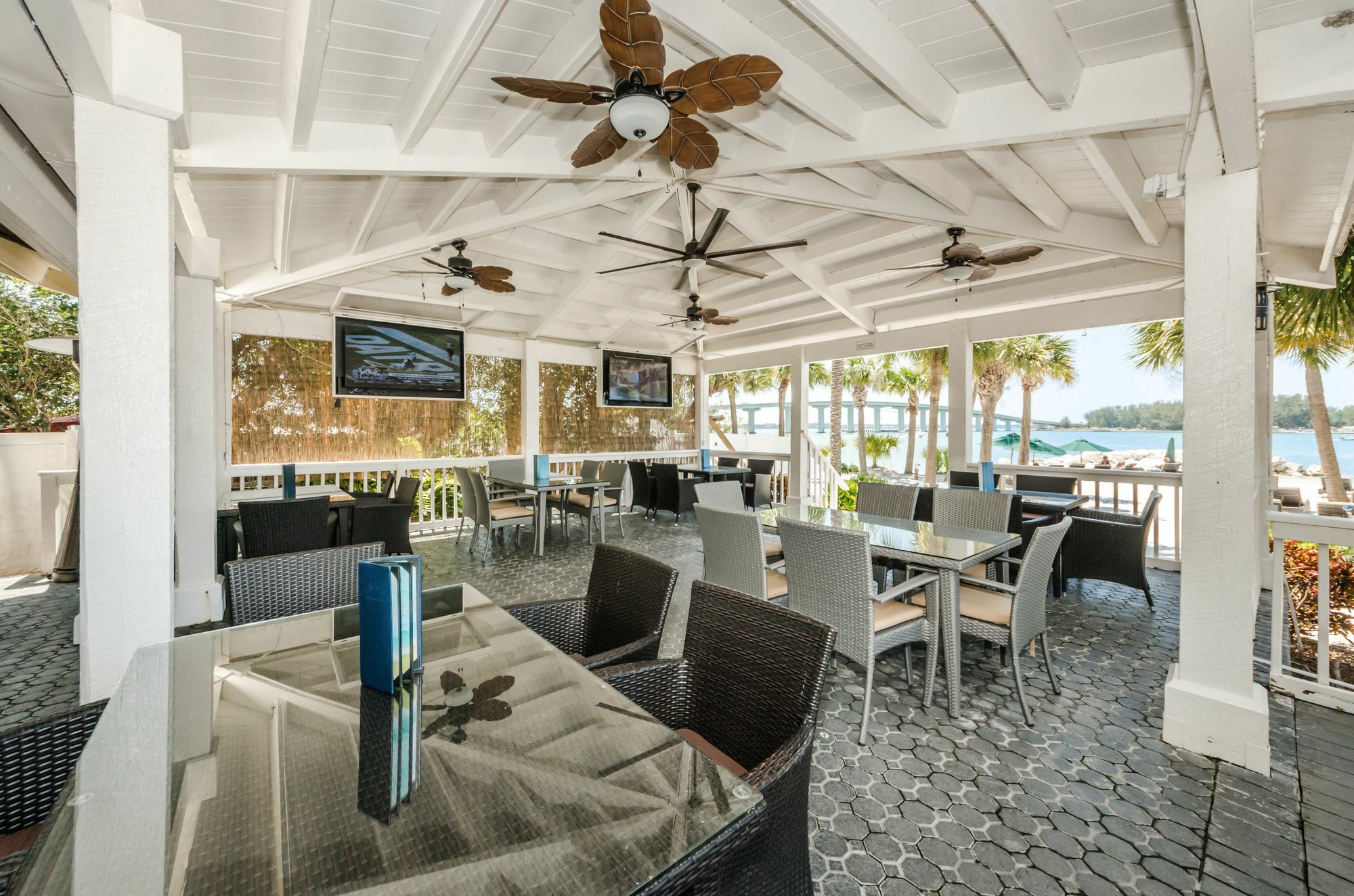 Dreamview Beachfront Hotel & Resort Клиъруотър Бийч Екстериор снимка